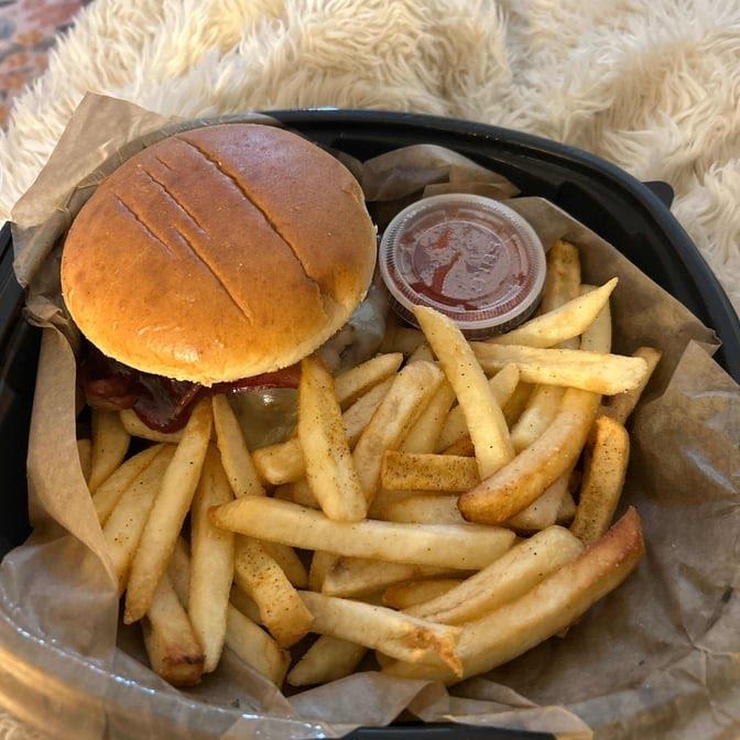 Restaurant Raging bull Sports Bar